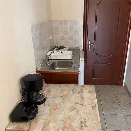 Manos Ξενοδοχείο *