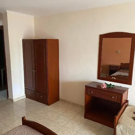 Manos Hotel *