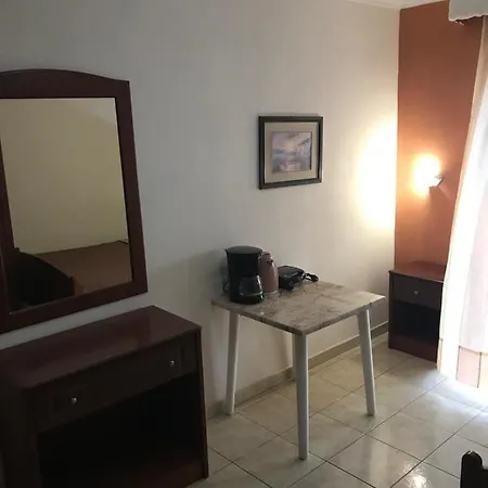 Manos Paralía