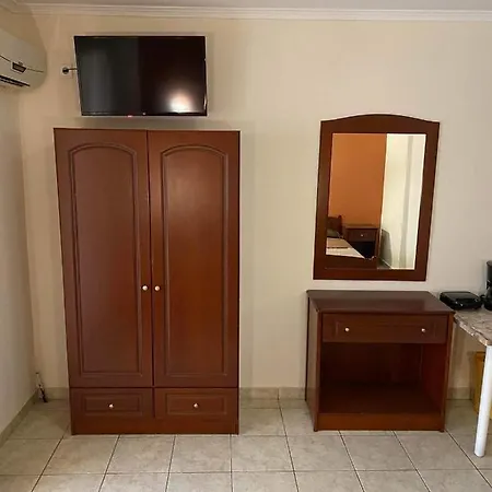Hotel Manos *