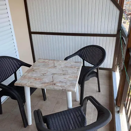 Hotel Manos *
