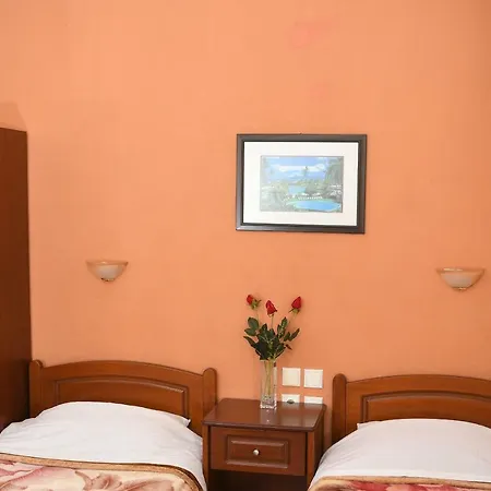 Manos Hotel *